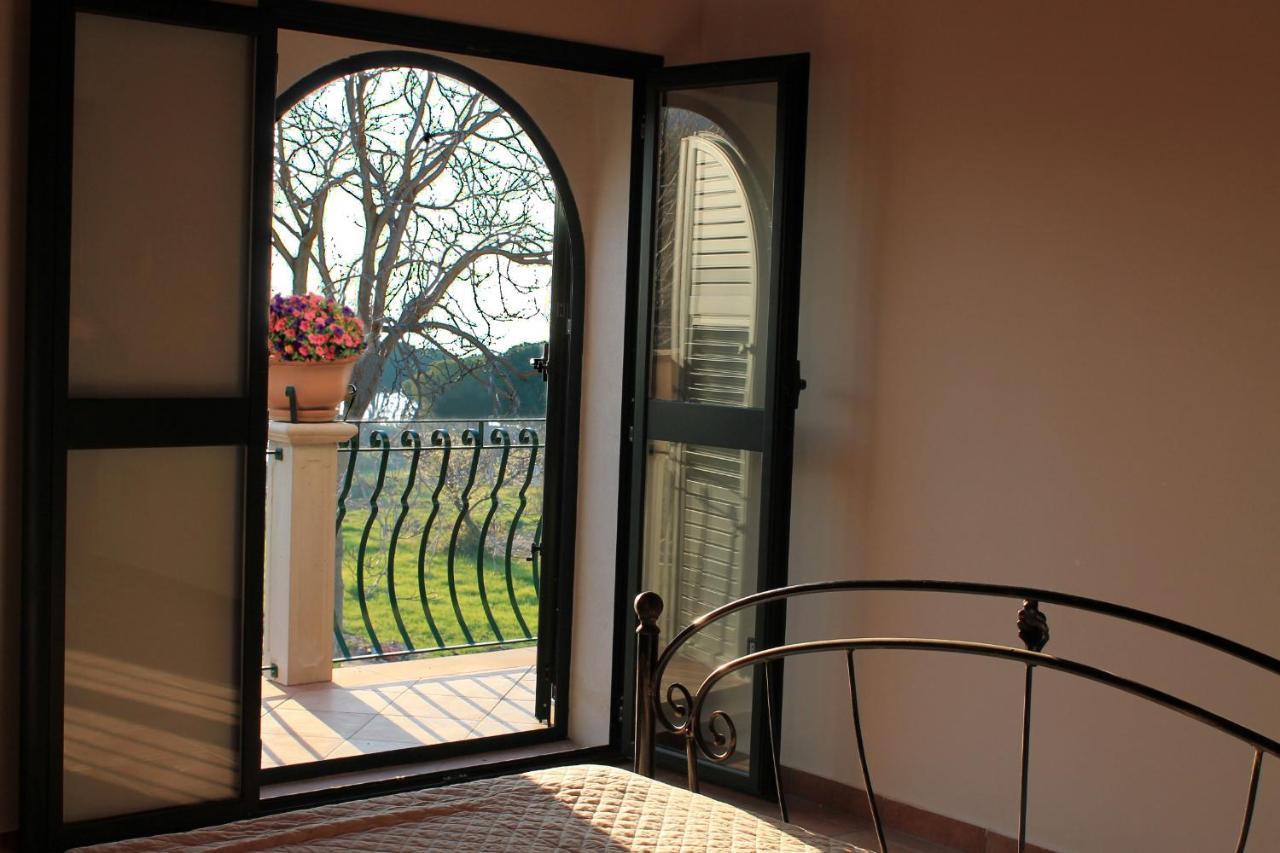 Feudo Di Plutino Bed & Breakfast ปาร์เกลียา ภายนอก รูปภาพ