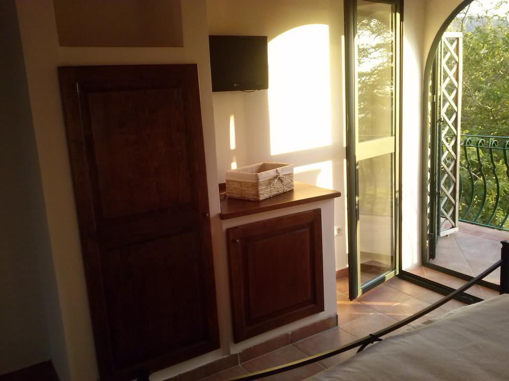 Feudo Di Plutino Bed & Breakfast ปาร์เกลียา ห้อง รูปภาพ